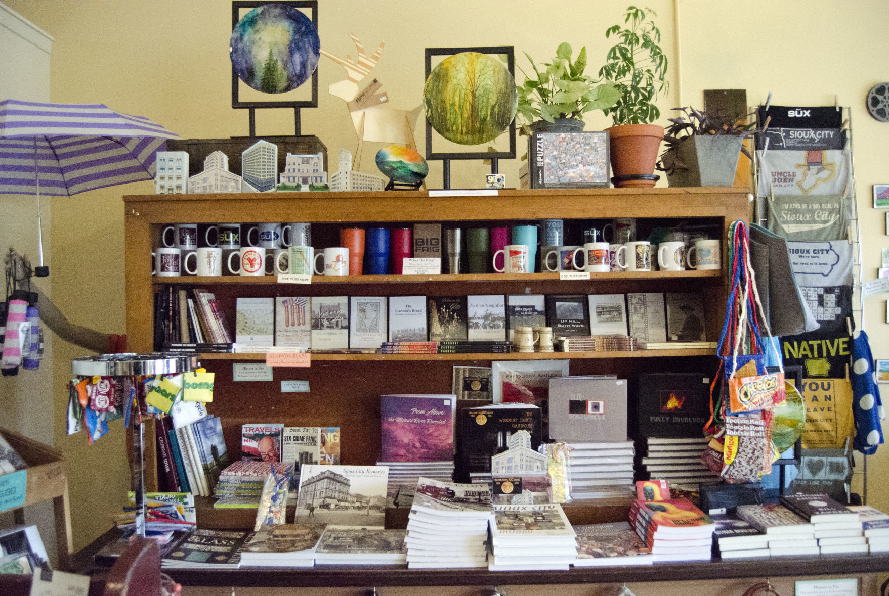 Bookshelf Sioux City gifts